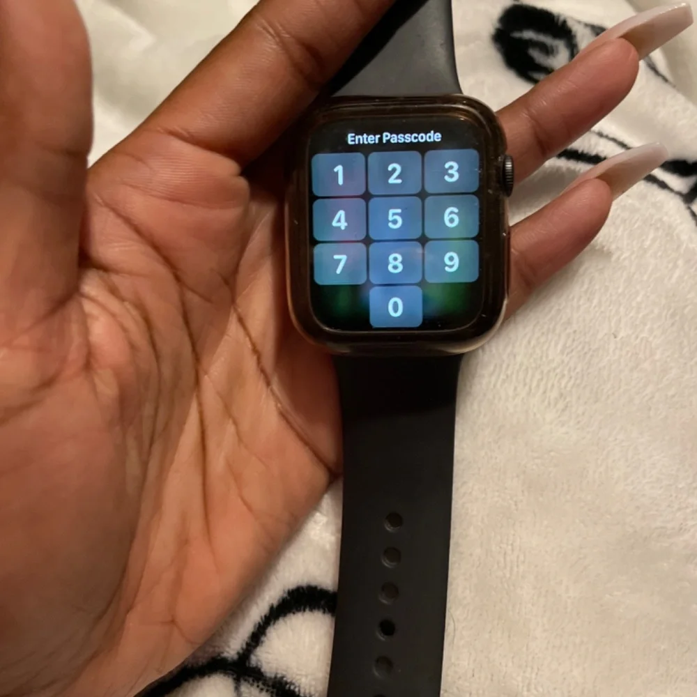 Apple Watch - Picture 3 of 3